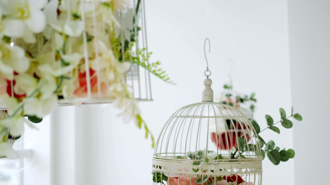 cells with artificial flowers wobble