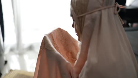 asian young woman sholat and reading qur'an