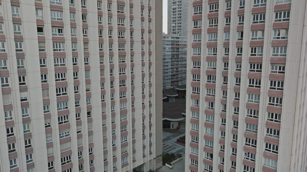 에어리얼 파리 13은 역사, 건축, 번영하는 경제의 혼합물입니다.