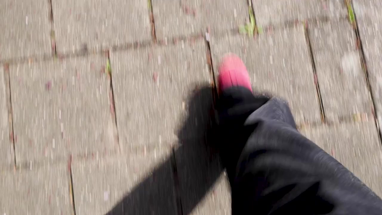 Video einer gehenden Person.