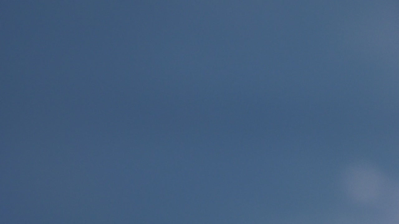 화창한 날 동안 하늘 쓰기