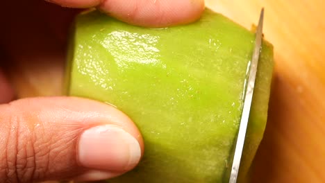 cortar un kiwi en rodajas