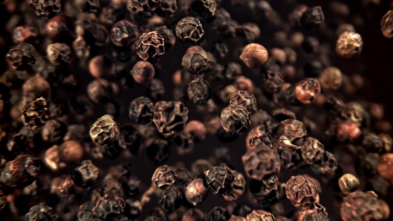 Svarte pepperkorn faller i super sakte film