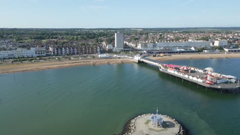 Drohnenaufnahme-Der-Strandpromenade-Und-Des-Piers-Von-Herne-Bay