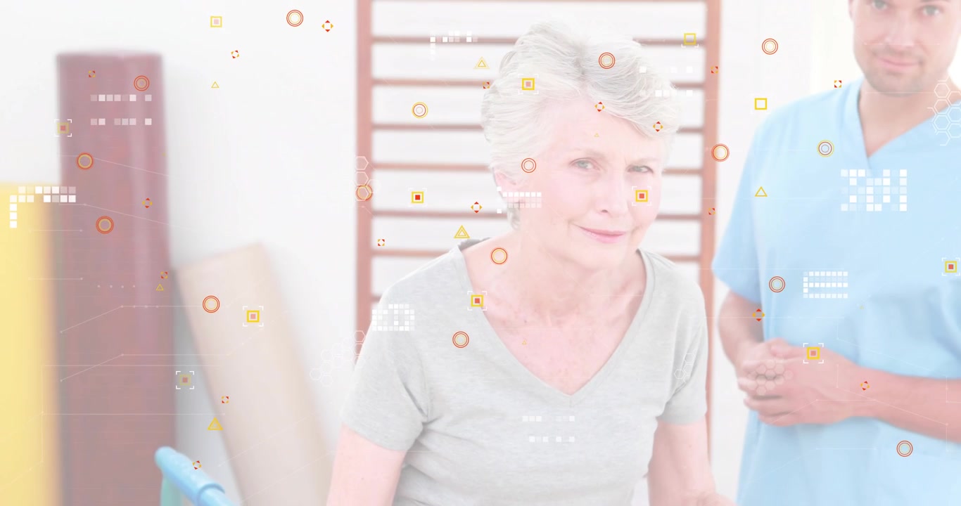 Donna anziana che afferra le sbarre parallele per la riabilitazione su indicazione del terapista e fa dei passi per la mobilità