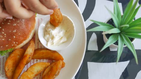 Junk-foods-on-plate-on-wooden-table-close-up-,