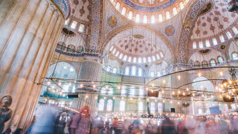 el interior de la mezquita azul en estambul