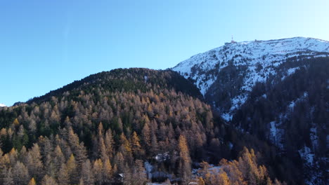 Vista-Panorámica-De-La-Montaña-Patscherkofel-En-Austria---Toma-Aérea