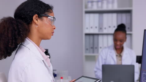 estudio de virus, informática y mujer científica