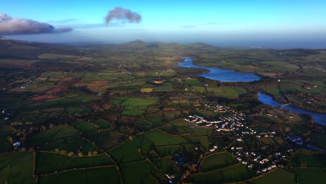 Madera-En-Rollo,-Wicklow,-Irlanda