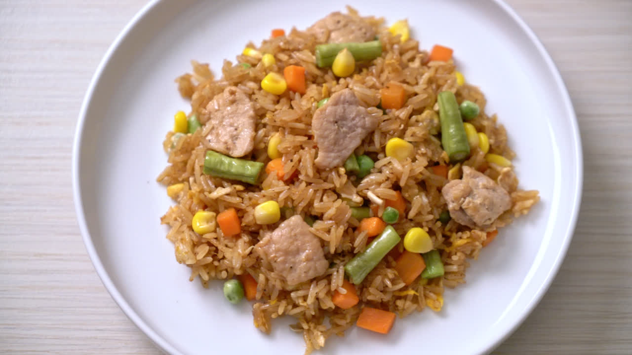 arroz frito con cerdo y verduras