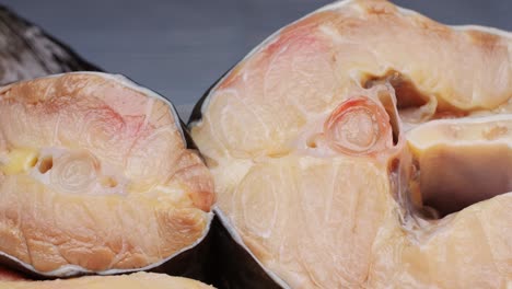 filete de pescado crudo