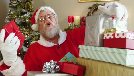 santa claus con varias cajas de regalos
