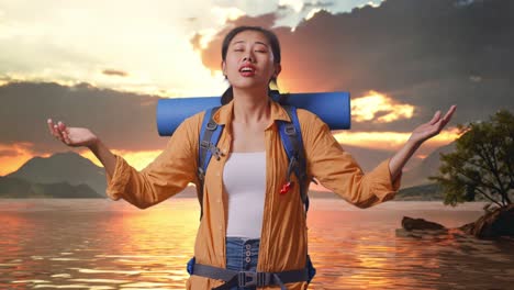 mujer disfrutando de una hermosa puesta de sol junto al lago