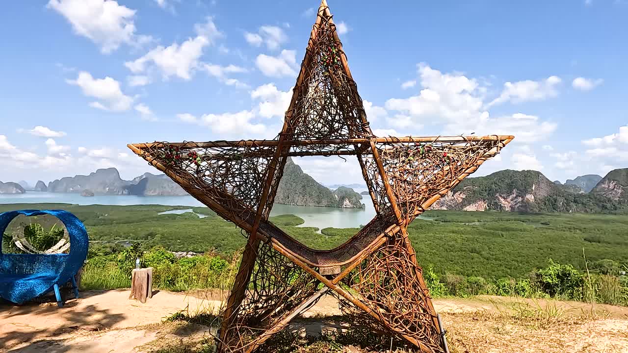 별 모양의 구조를 가진 파노라마 풍경