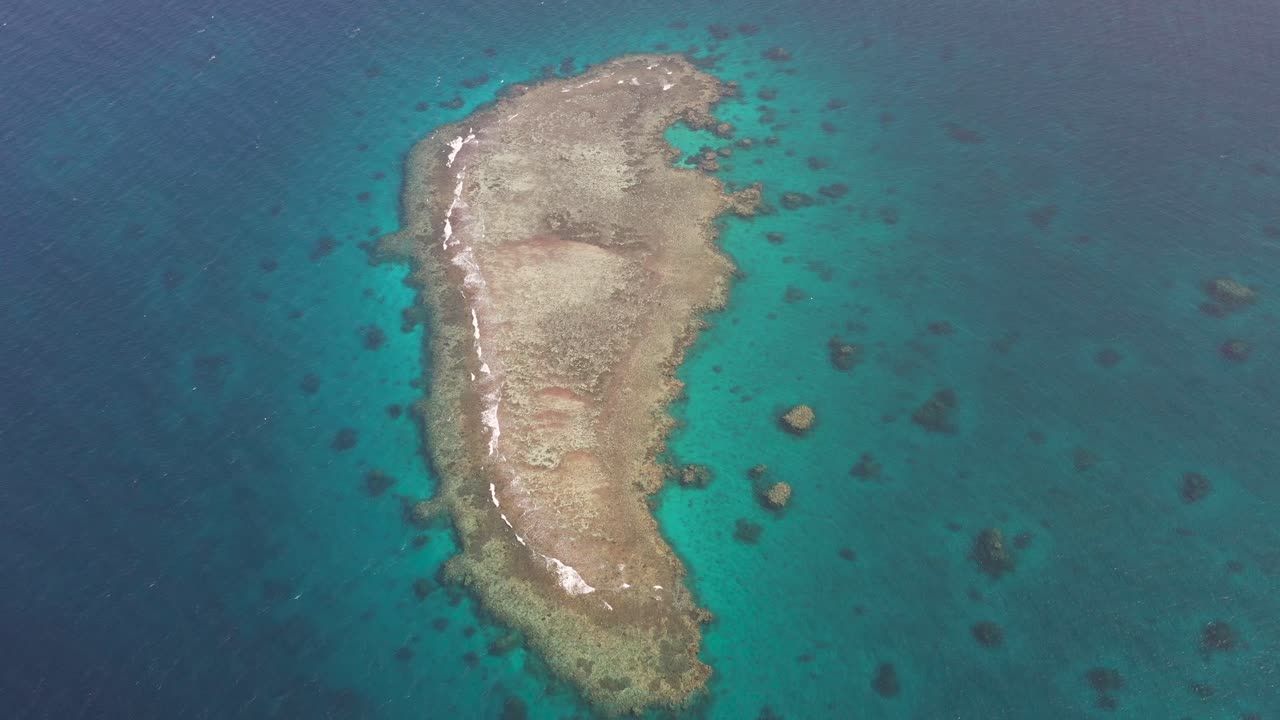 사우디 아라비아의 제다 근처의 암초의 공중 드론 촬영