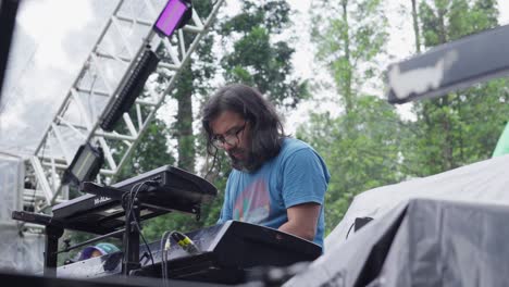 electric musical sounds fill up the air, bearded man without a care