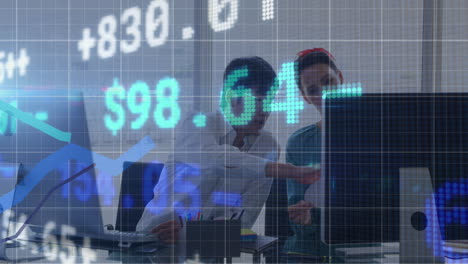 animación del procesamiento de datos del mercado de valores contra diversos hombres y mujeres discutiendo en la oficina