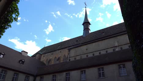 La-Biblioteca-Dominicana-En-El-Convento-Dominicano-En-Colmar