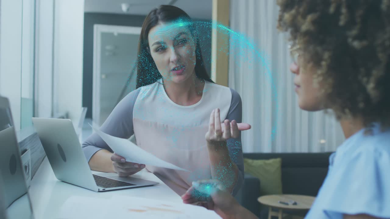 animación de spots sobre diversas mujeres de negocios hablando