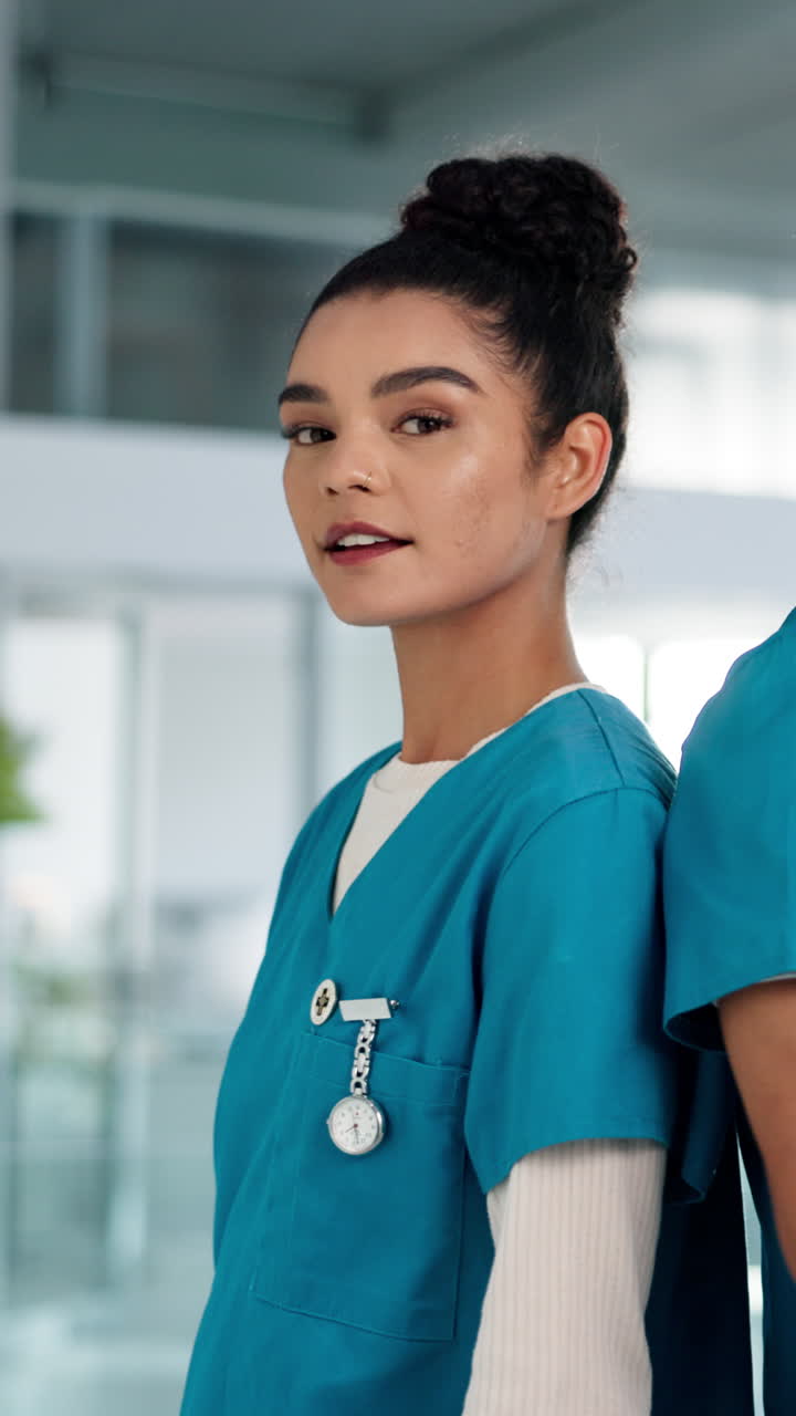 grupo de médicos y enfermeras