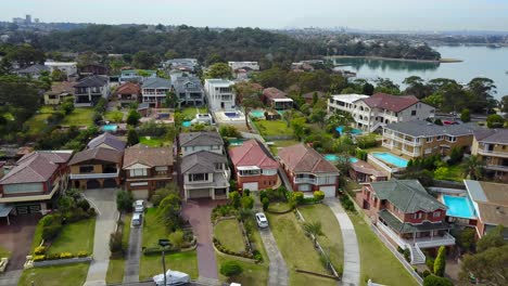 Este-Video-Fue-Capturado-Al-Sur-De-Sydney-En-Un-Hermoso-Suburbio-Cerca-Del-Agua