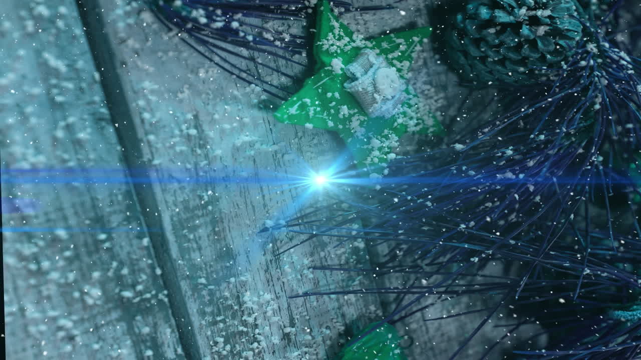 나무 배경에 크리스마스 장식 위에 떨어지는 빛의 트레일과 눈의 애니메이션