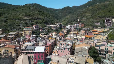 Aerial-Pullback-Reveals-Monterosso,-Cinque-Terre,-Italy-on-Beautiful-Summer-Day