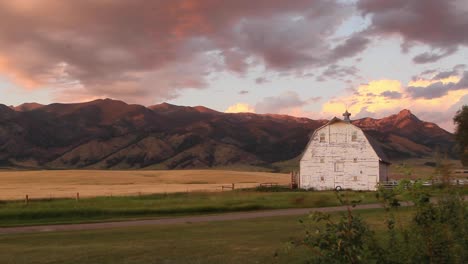 Bozeman,-MT-colorful-sky,-old-farm-and-mountains-in-the-background