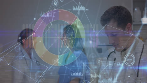 animación del procesamiento de datos sobre los médicos caucásicos hablando