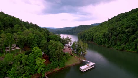 Bienes-Raíces-A-Lo-Largo-De-Las-Orillas-Del-Lago-Watauga-En-El-Este-De-Tennessee-Cerca-De-Johnson-City,-Elizabethton,-Kingsport-Y-Bristol-Tennessee