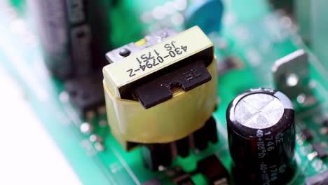 zoom hacia fuera de los componentes electrónicos