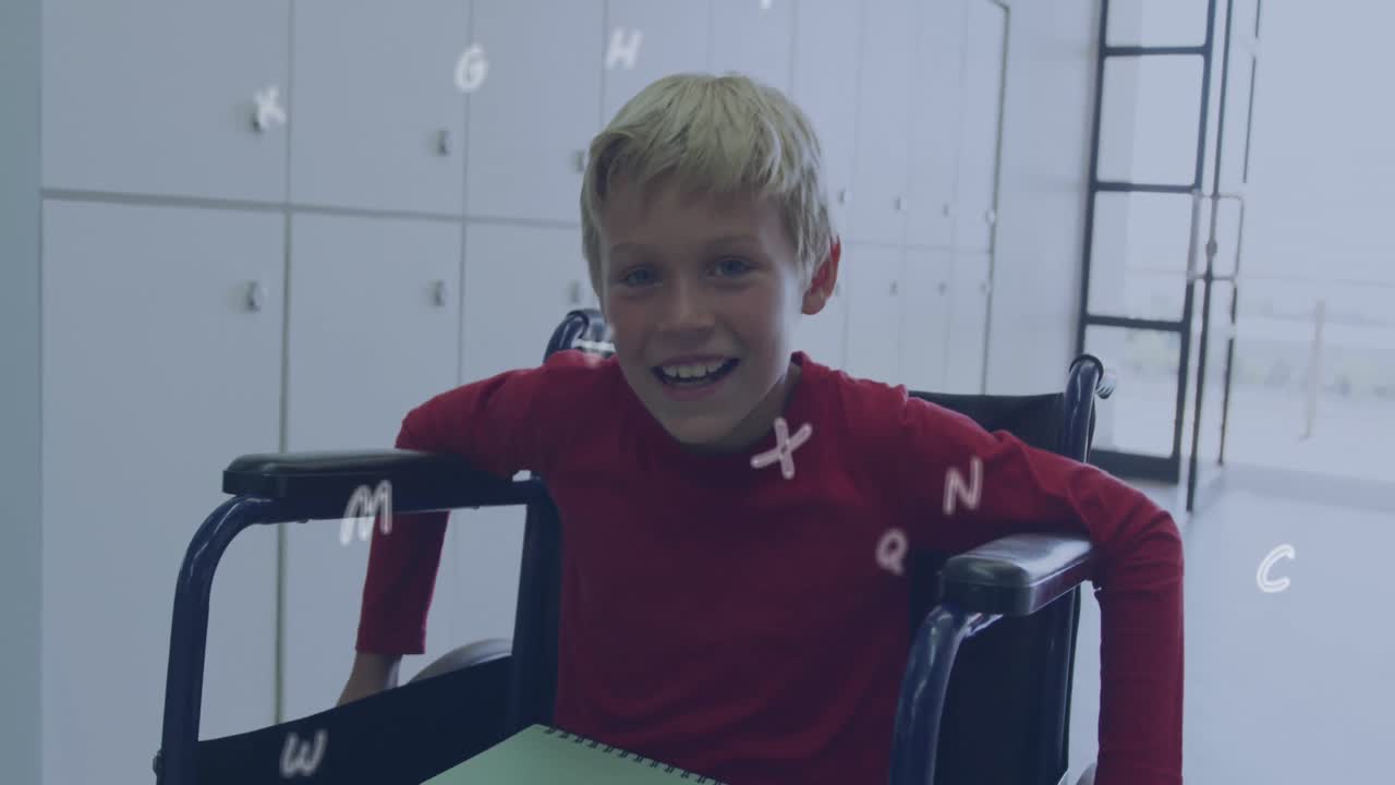 animación de letras sobre feliz escolar caucásico en silla de ruedas