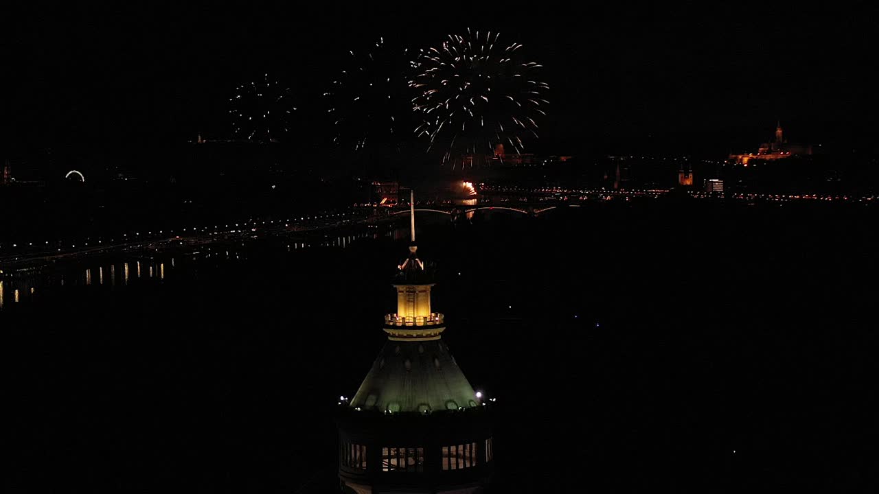 헝가리 국경일인 8월 20일 부다페스트에서 큰 불꽃놀이