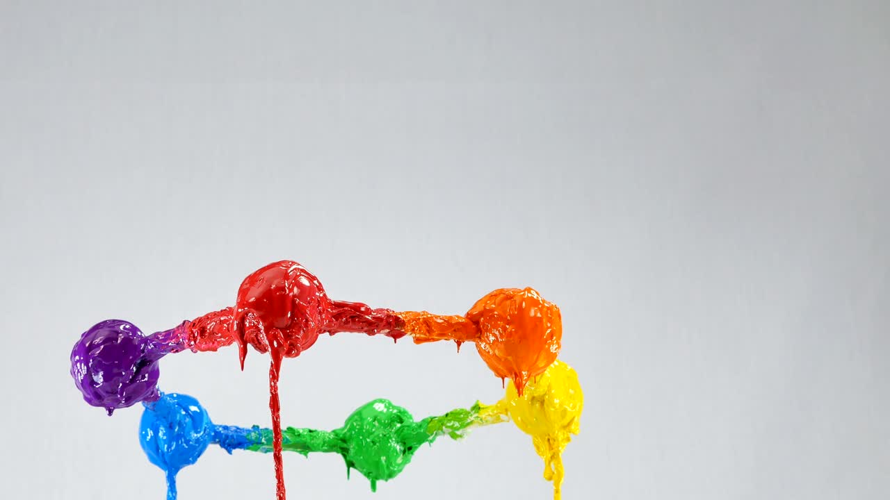 회전 의 빨간색은 시계 방향으로 회전합니다.