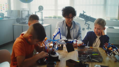 children learning robotics in class