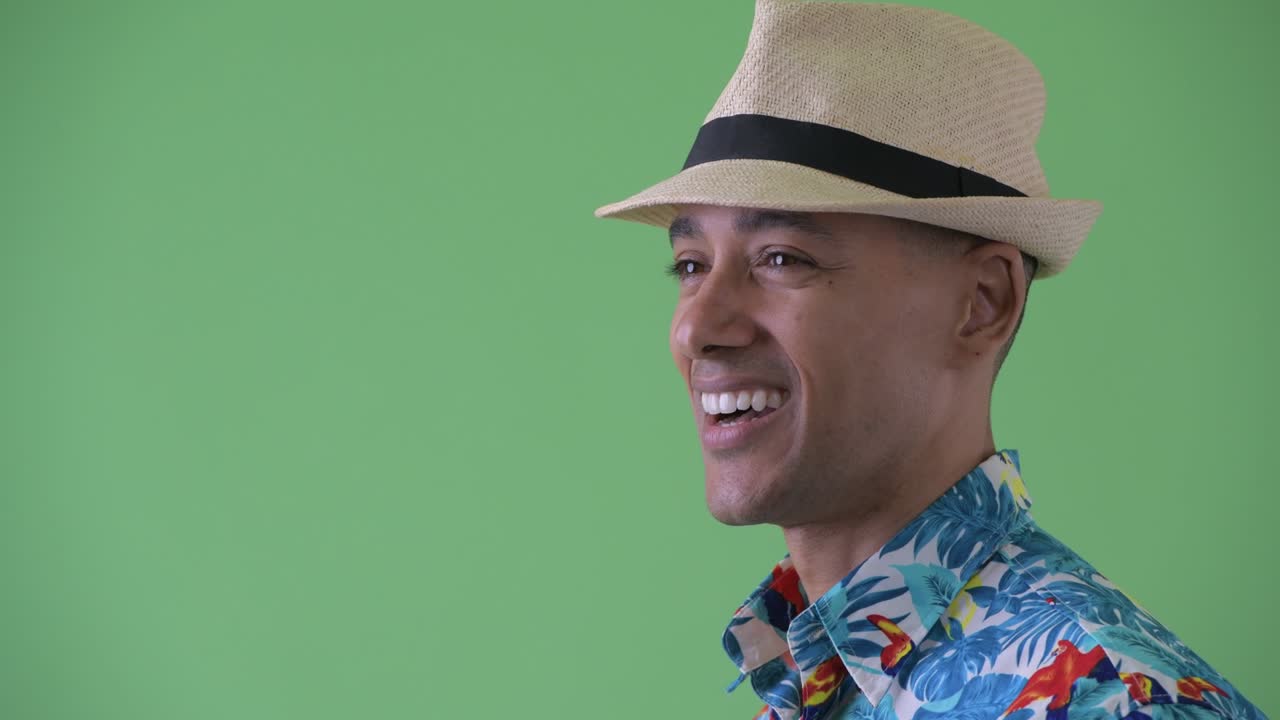 atractivo turista multiétnico listo para las vacaciones