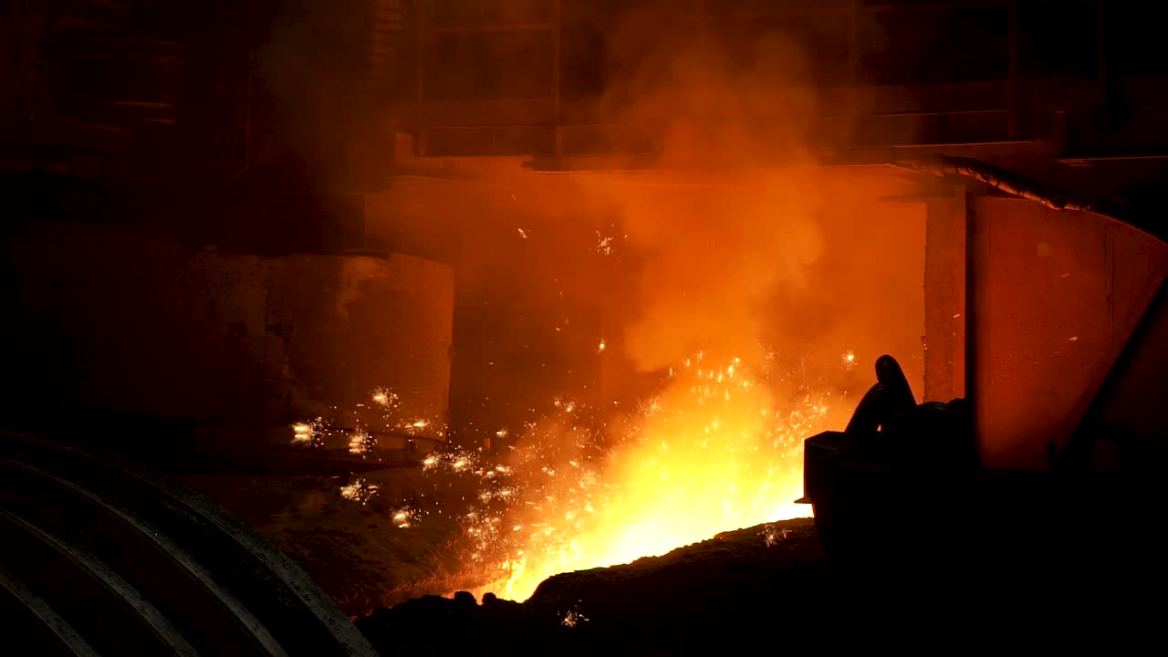 철강 공장 녹이는 과정