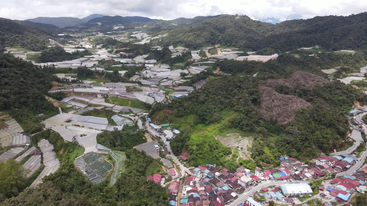 vista general del paisaje del distrito de brinchang dentro del área de cameron highlands de malasia