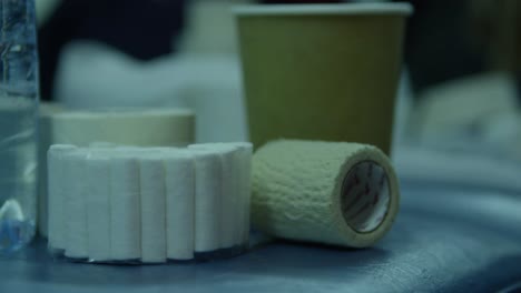 suministros médicos y tazas desechables