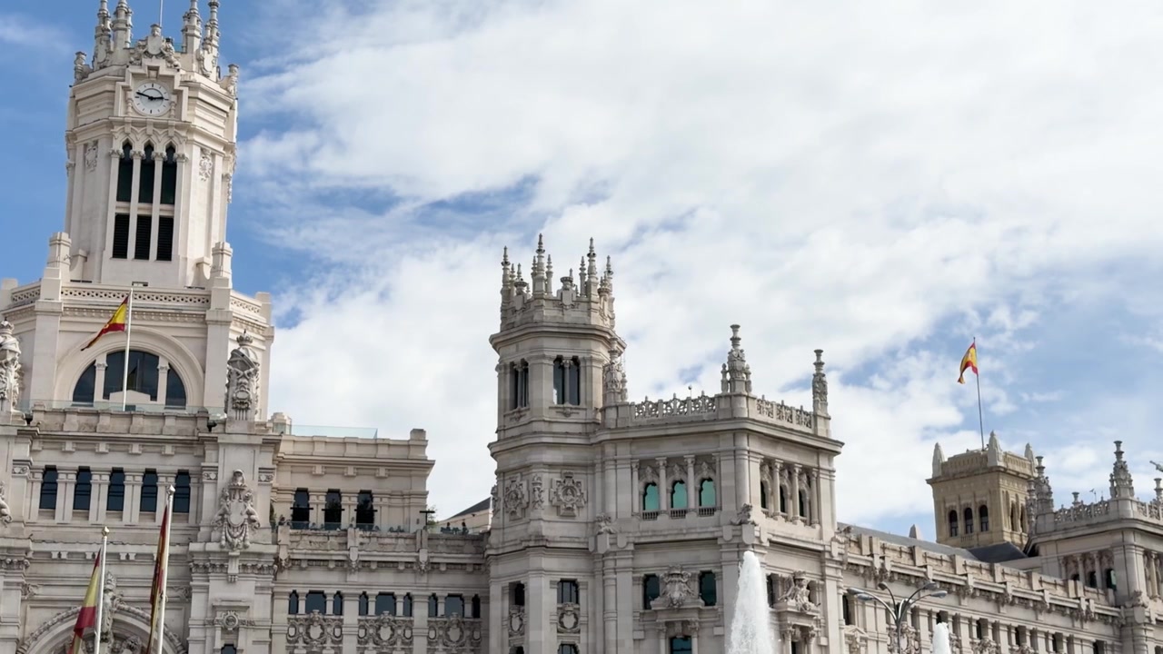 Storico Palazzo di Cibeles che mostra una splendida architettura spagnola