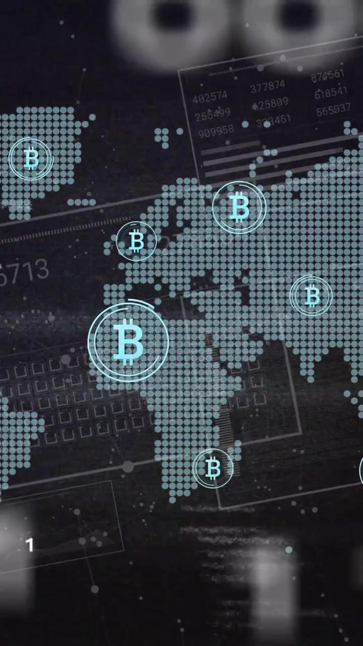 Animazione di simboli Bitcoin ed elaborazione dati con mappa del mondo su sfondo nero