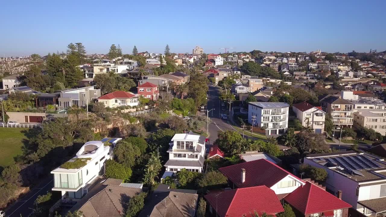 vista aérea de las casas residenciales en primavera
