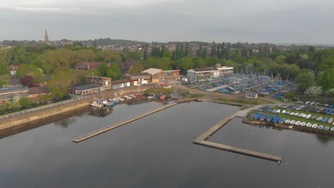 Flyover-Brent-Reservoir-and-Marina-Park---Aerial,-Dolly-In