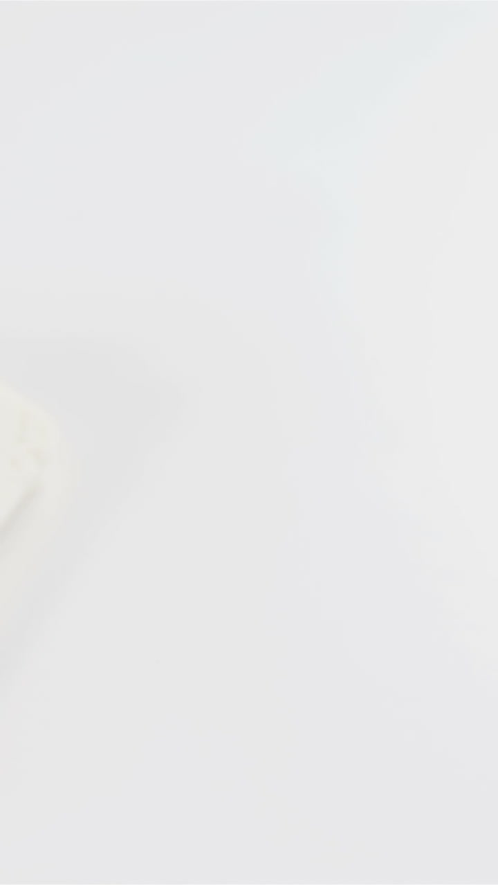 rebanadas de queso con hierbas