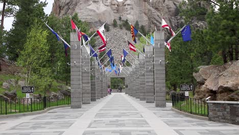 a straight on shot of mount rushmore