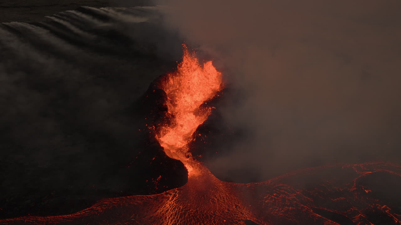 Veduta aerea dell'eruzione vulcanica