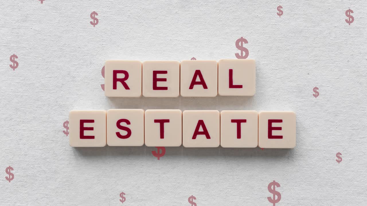 달러 표지판이 부동산 스크래블 타일 뒤로 내려가고 있습니다.