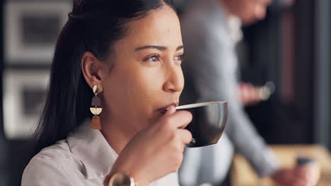 Negocios,-Mujer-Y-Pensamiento-Con-Café-En-La-Cafetería.