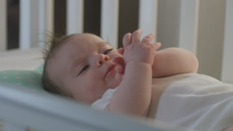 baby in der wiege